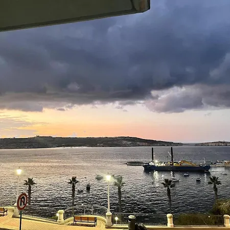 Seafront San Paul's Bay Apartment *